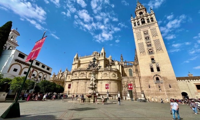 Puzzle gratuit La cathédrale de Séville dans la catégorie Villes & Monuments jouable de 24 à 120 pièces.