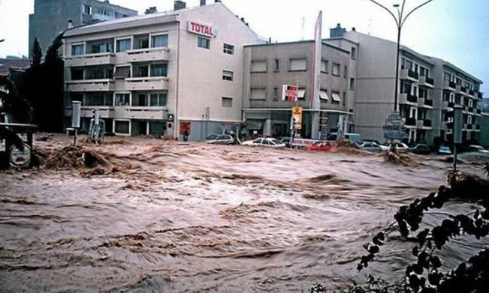 Puzzle re inondation dans la catégorie Divers & Curiosités 