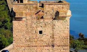 Puzzle 15084 - tour carboniere a aigues morte