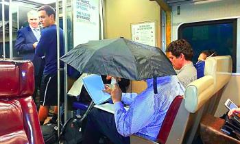 Puzzle il pleut dans le bus - catégorie Divers & Curiosités, puzzle gratuit en ligne