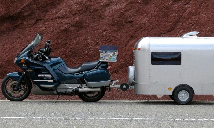 Puzzle gratuit MOTO CARAVANE dans la catégorie Véhicules & Transports jouable de 24 à 120 pièces.