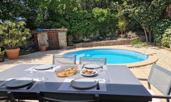 Puzzle Déjeuner Piscine d'Été - catégorie Paysages & Fleurs, puzzle gratuit en ligne