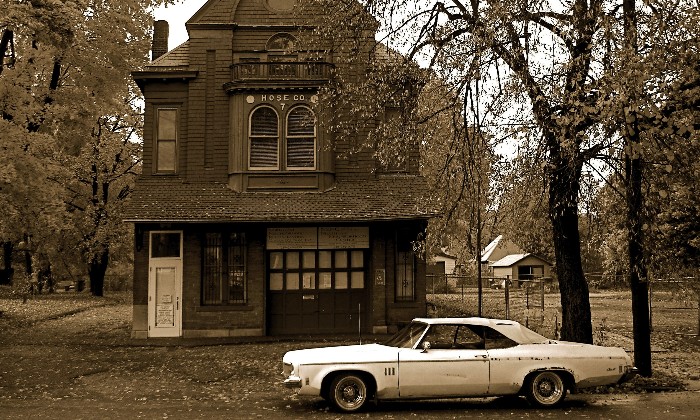 Puzzle Station de sapeurs pompiers dans la catégorie Divers & Curiosités Aux USA, vieille station de sapeurs pompiers abandonnée depuis 1968