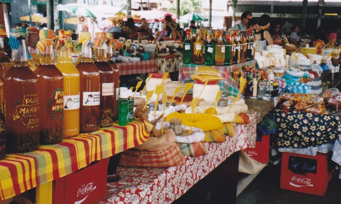 Puzzle gratuit Marché en Guadeloupe dans la catégorie Villes & Monuments jouable de 24 à 120 pièces.