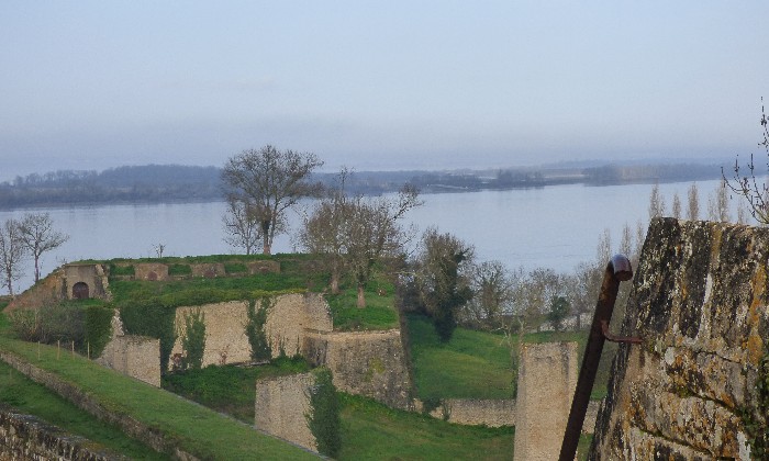Puzzle gratuit estuaire de la Gironde dans la catégorie Paysages & Fleurs jouable de 24 à 120 pièces.
