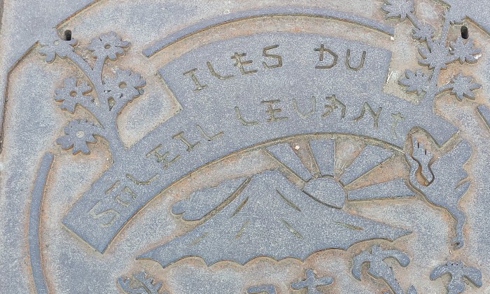 Puzzle gratuit Plaque dans la catégorie Divers & Curiosités jouable de 24 à 120 pièces.