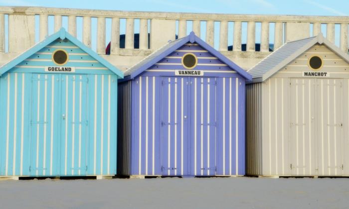 Puzzle gratuit Cabines de plage colorées dans la catégorie Villes & Monuments jouable de 24 à 120 pièces.