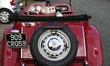 Puzzle Chat dans un cabriolet - catégorie Véhicules & Transports, puzzle gratuit en ligne