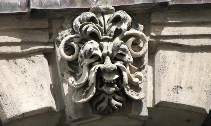 Puzzle gratuit Mascaron en pierre dans la catégorie Villes & Monuments jouable de 24 à 120 pièces.