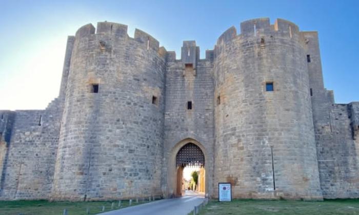 Puzzle gratuit Remparts Aigues-Mortes dans la catégorie Villes & Monuments jouable de 24 à 120 pièces.