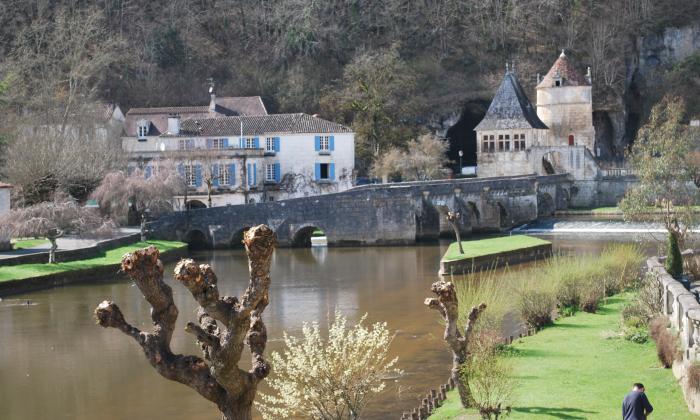 Puzzle gratuit Brantôme dans la catégorie Villes & Monuments jouable de 24 à 120 pièces.