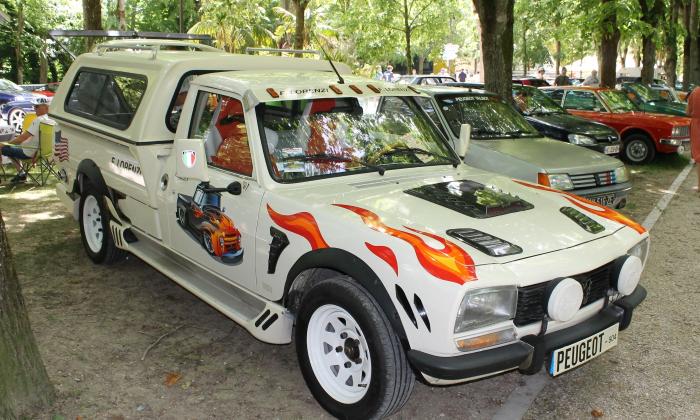 Puzzle gratuit Peugeot 504 dans la catégorie Véhicules & Transports jouable de 24 à 120 pièces.