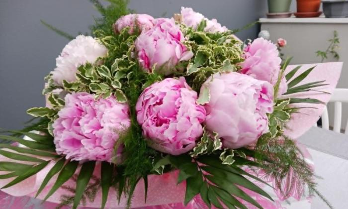 Puzzle gratuit bouquet de pivoines dans la catégorie Paysages & Fleurs jouable de 24 à 120 pièces.