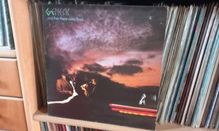 Puzzle gratuit GENESIS dans la catégorie Chanteuses & Chanteurs jouable de 24 à 120 pièces.